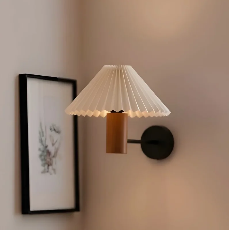 Fanny Wooden Wall Lamp